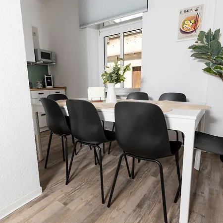 Modernes 5-zimmer Aparment - 8 Gaeste, Zentrumsnah *