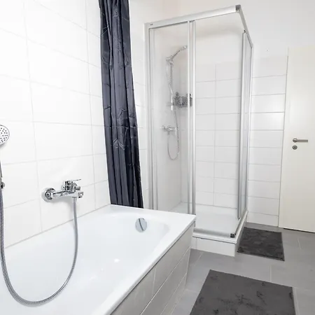 Modernes 5-zimmer Aparment - 8 Gaeste, Zentrumsnah Apartment