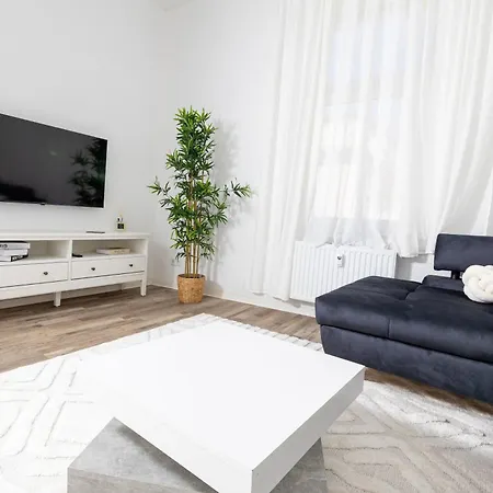 Apartment Modernes 5-zimmer Aparment - 8 Gaeste, Zentrumsnah *